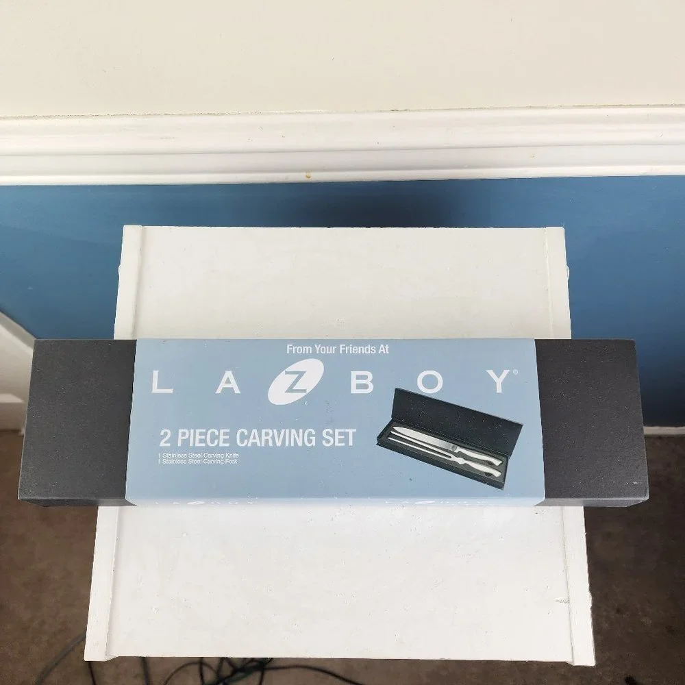 Lazboy 2 Piece Carving Set NWT